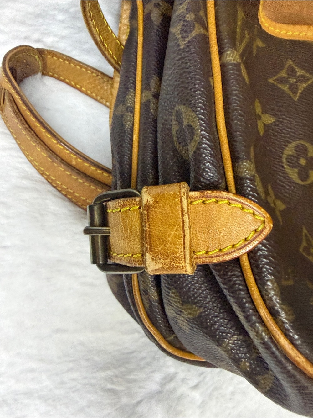 Louis Vuitton Saumur PM Monogram Canvas Messenger/Crossbody Bag - Picture 7 of 10